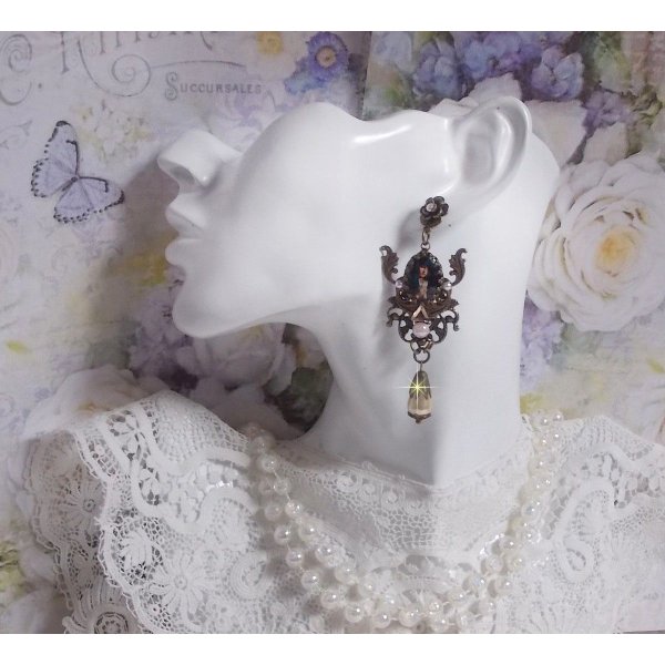 Madonna BO creata con cabochon PureCrystal, cabochon a lente d'ingrandimento, timbri a nuvola e accessori in bronzo