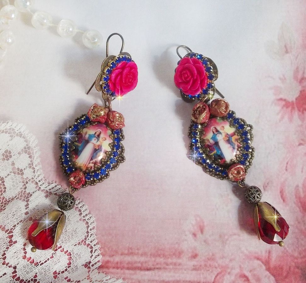 BO Maria e Gesù creati con cabochon di resina, pere rosse sfaccettate e vari accessori