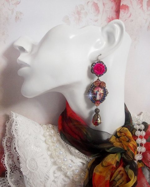 BO Maria e Ges&ugrave; creati con cabochon di resina, pere rosse sfaccettate e vari accessori