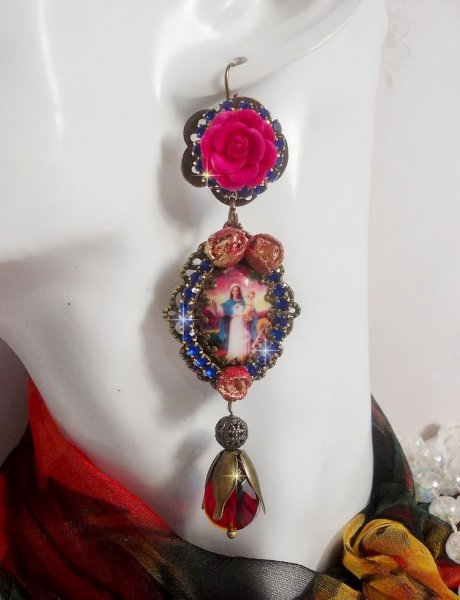 BO Maria e Ges&ugrave; creati con cabochon di resina, pere rosse sfaccettate e vari accessori