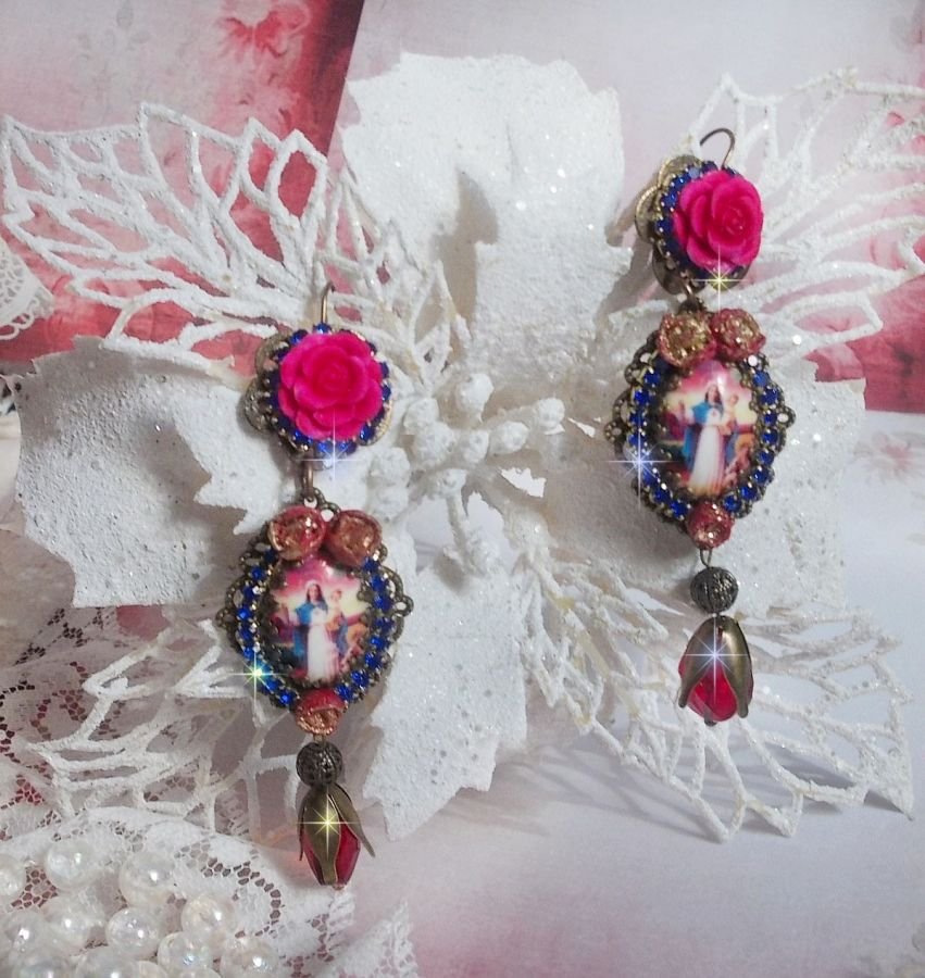 BO Maria e Gesù creati con cabochon di resina, pere rosse sfaccettate e vari accessori