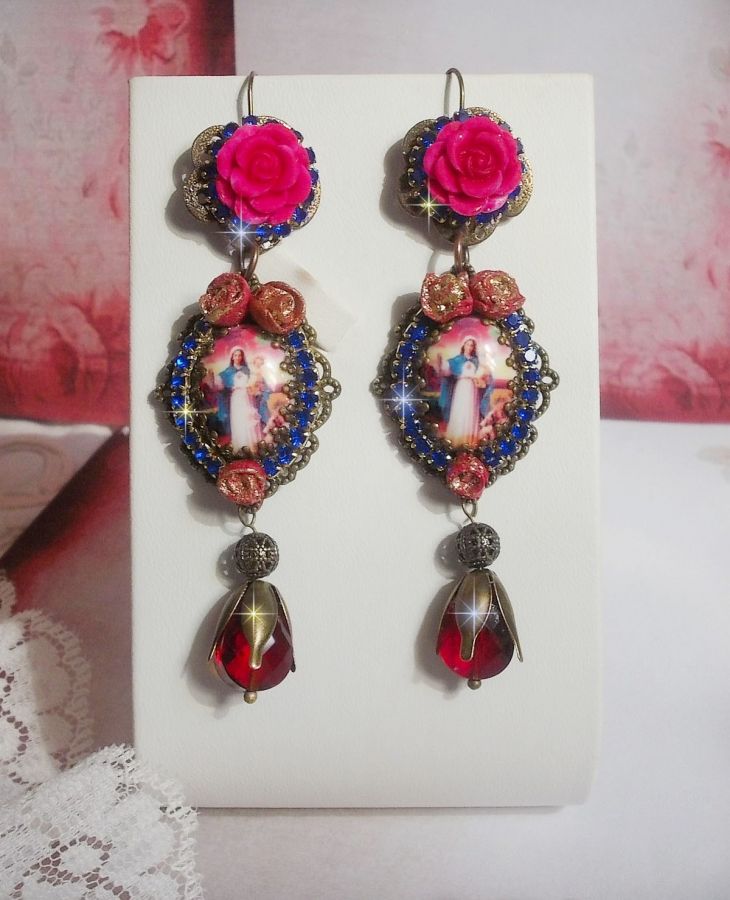 BO Maria e Gesù creati con cabochon di resina, pere rosse sfaccettate e vari accessori