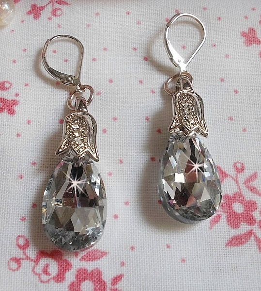 Boucles d'oreilles pendantes gouttes en cristal et argent 925.