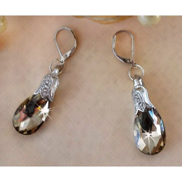 BO Merveilles Champagne creato con piccole chiusure in strass d'argento e gocce piatte sfaccettate
