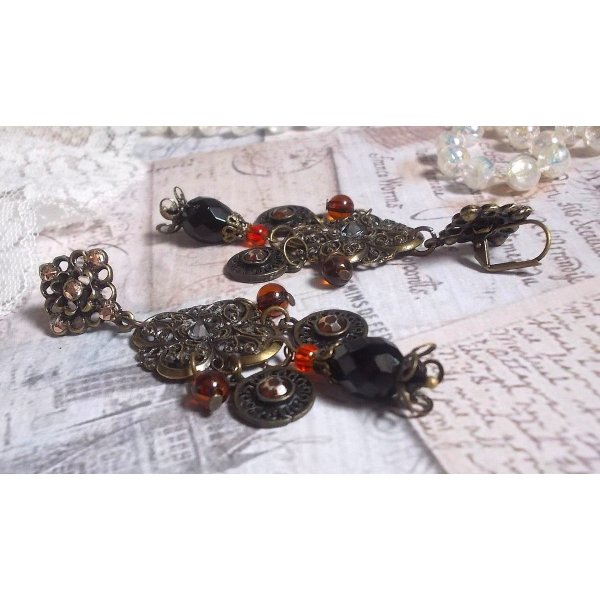 BO Milady Broc' creato con timbri, gocce, ciondoli in ottone, strass, cabochon PureCrystal e perle di vetro
