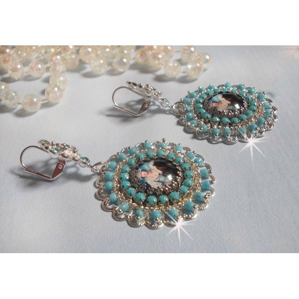 BO Moment de D&eacute;tente creato con cabochon di lente d'ingrandimento Vintage Dames, cristalli Swarovski, timbri e perline di vetro