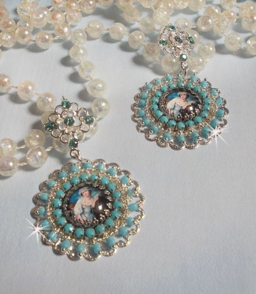 BO Moment de D&eacute;tente creato con cabochon di lente d'ingrandimento Vintage Dames, cristalli Swarovski, timbri e perline di vetro