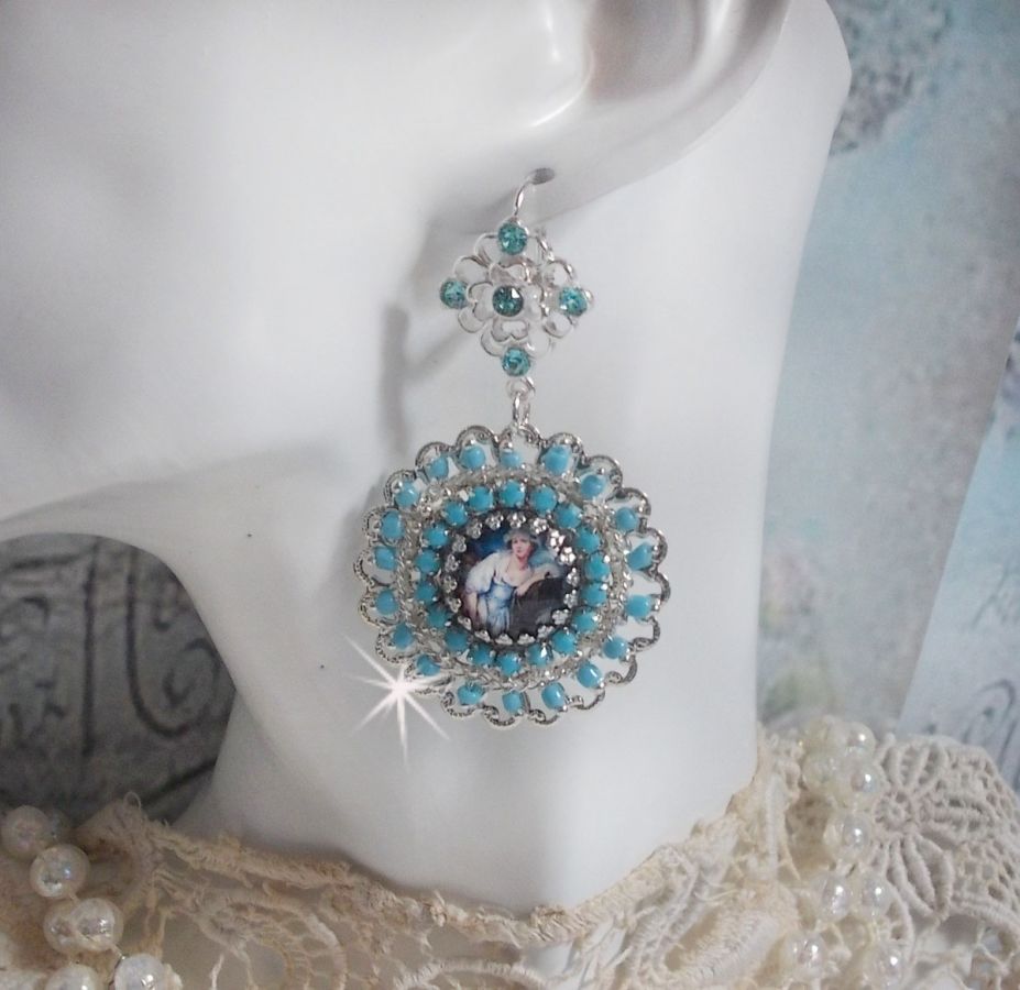 BO Moment de Détente creato con cabochon di lente d'ingrandimento Vintage Dames, cristalli Swarovski, timbri e perline di vetro