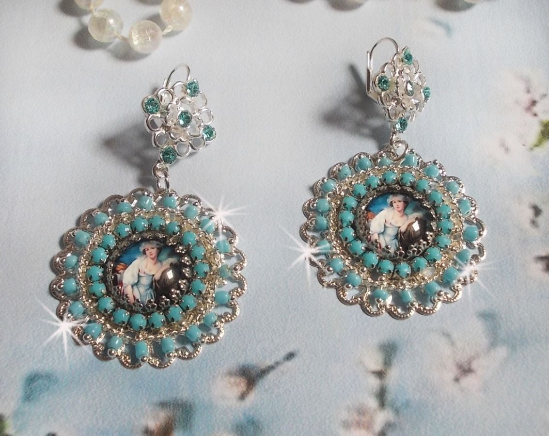 BO Moment de Détente creato con cabochon di lente d'ingrandimento Vintage Dames, cristalli Swarovski, timbri e perline di vetro