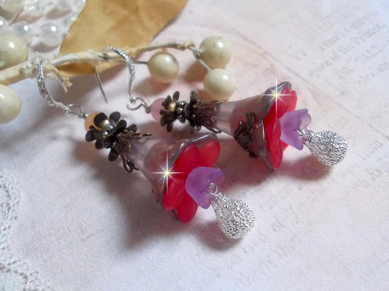 BO Myst&egrave;res d&rsquo;Antan mont&eacute;es avec fleurs r&eacute;sines, breloques gouttes, Quartz Rose et crochets argent 925