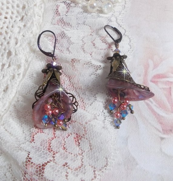 BO  Myst&egrave;res d&rsquo;Hollywood mont&eacute;es avec fleurs Arums peintes &agrave; la main, fleurs, calottes, couronnes, toupies, perles en verre et dormeuses chocolat