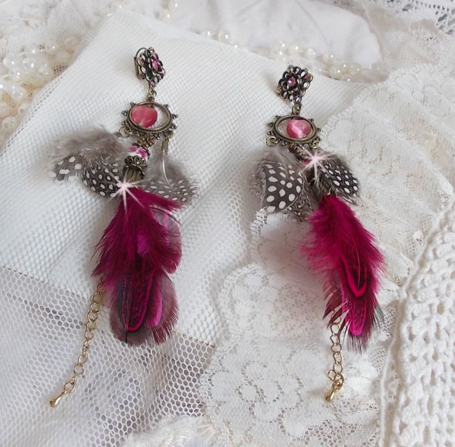 Navajo Fuchsia e Brown BO con perle di vetro, cristalli Swarovski e piume