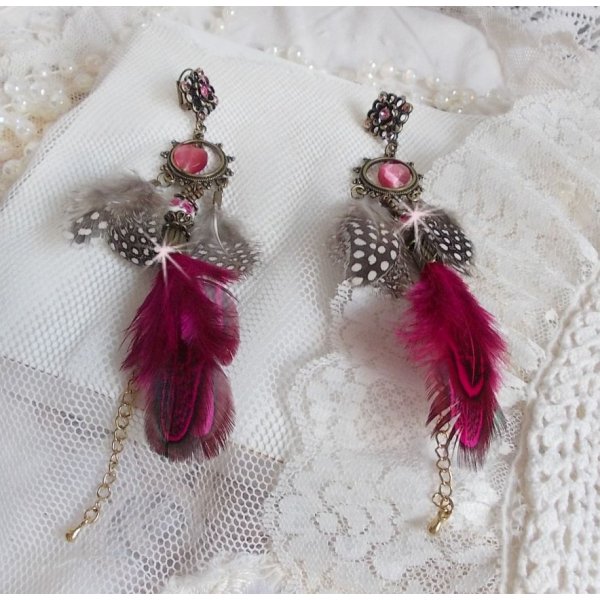 Navajo Fuchsia e Brown BO con perle di vetro, cristalli Swarovski e piume