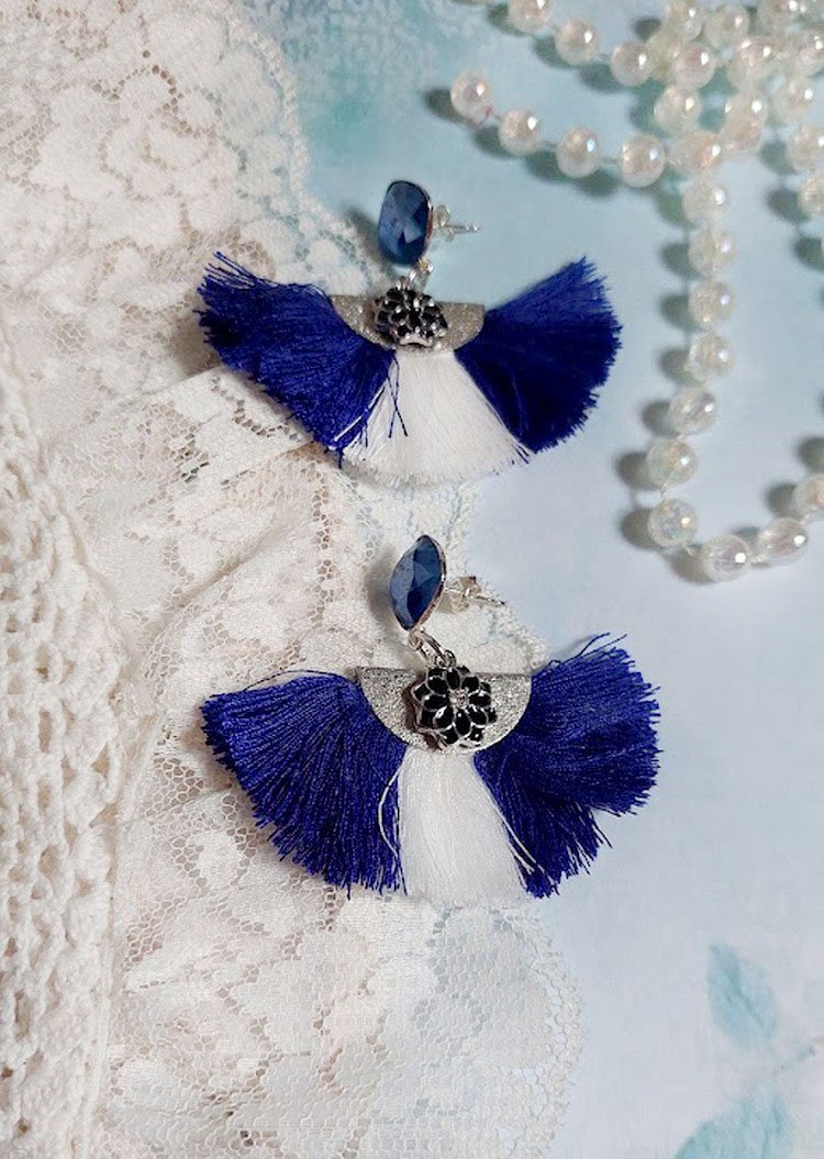 BO Navy Blue and White montées avec pompons, breloques émaillées, puces argent 925/1000 et cristaux