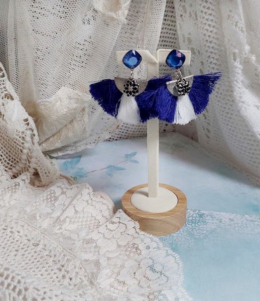 BO Navy Blue and White mont&eacute;es avec pompons, breloques &eacute;maill&eacute;es, puces argent 925/1000 et cristaux