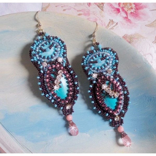 BO Na&Icirc;ade avec des cabochons en turquoise, des strass, des rocailles et du cuir vachette Camel