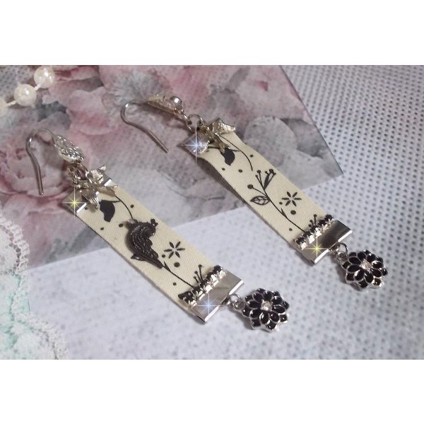 BO Uccelli bianchi e neri creati con nastro con stampa di uccelli bianchi e neri, cristalli, fiori smaltati e accessori di qualit&agrave;