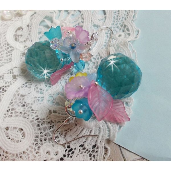 BO blu Ondine creato con cristalli Swarovki e fiori di resina rosa