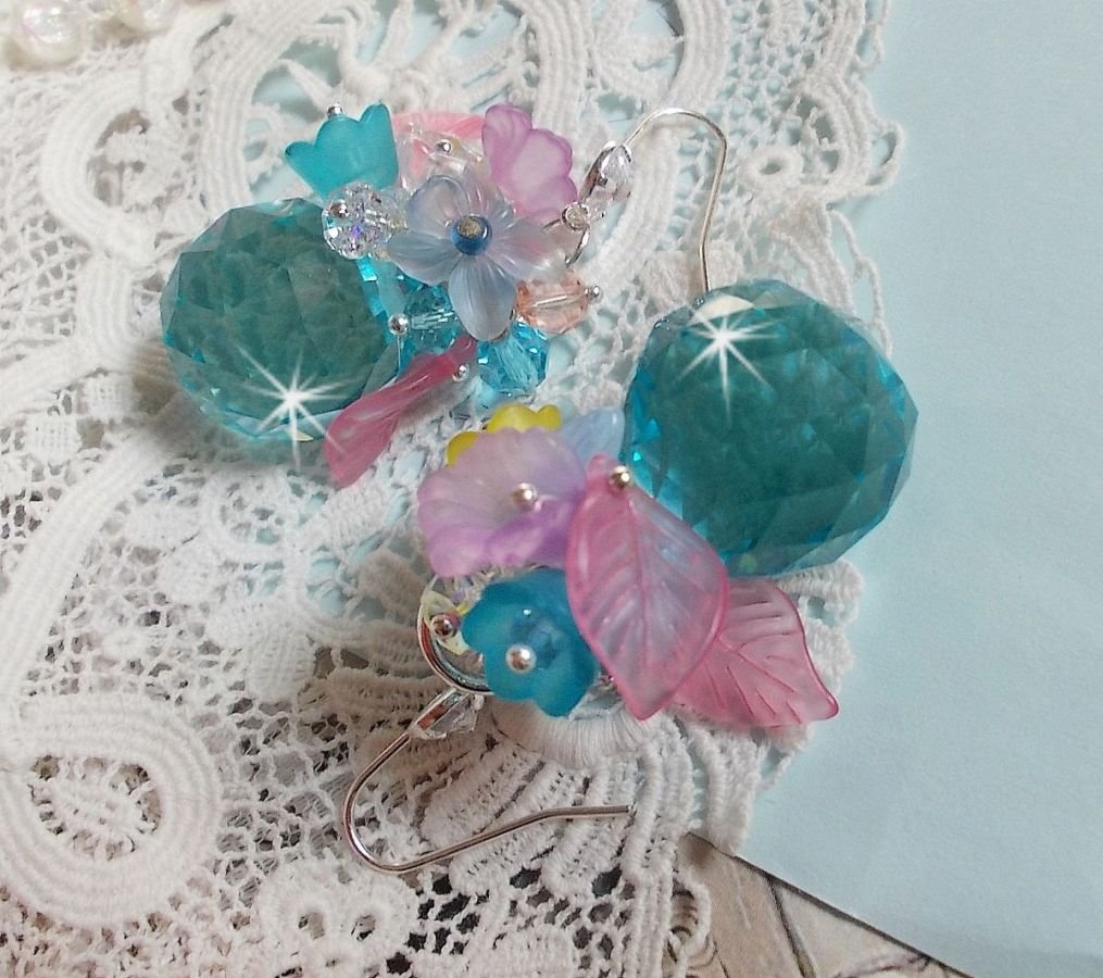 BO blu Ondine creato con cristalli Swarovki e fiori di resina rosa