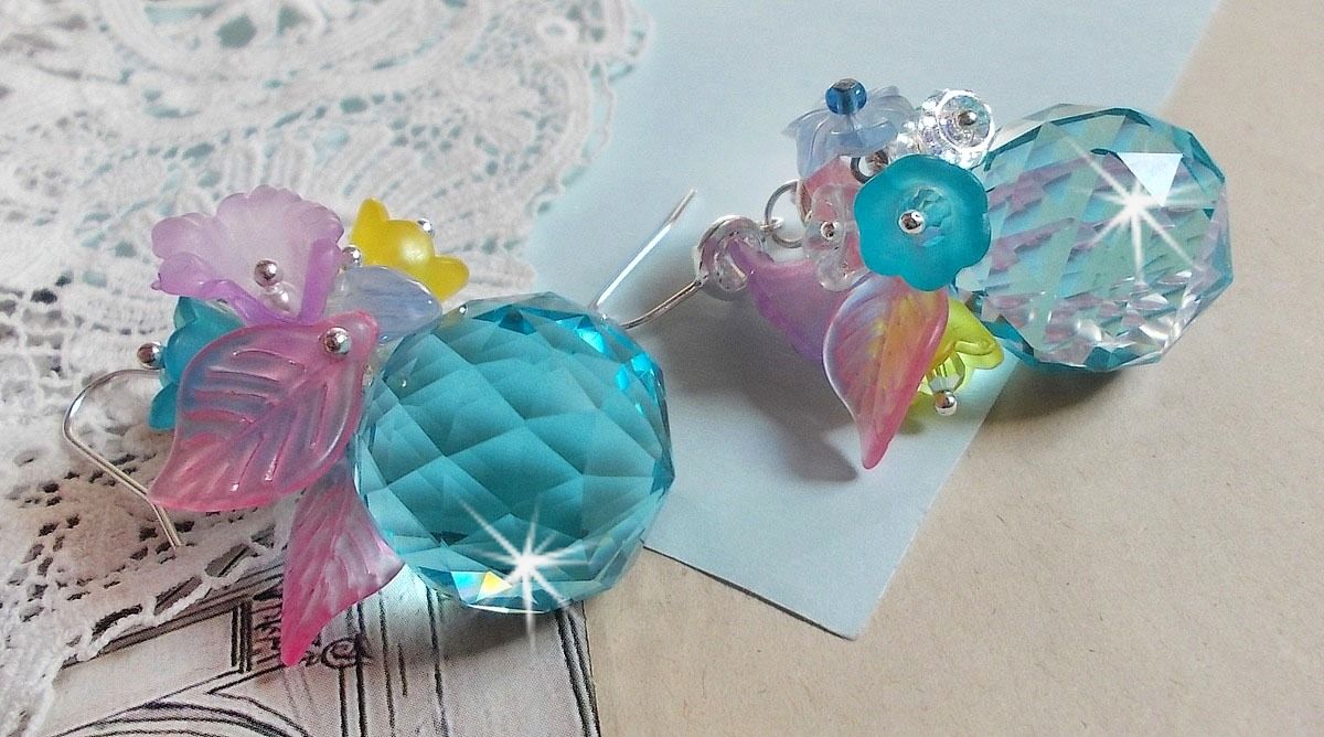 BO blu Ondine creato con cristalli Swarovki e fiori di resina rosa