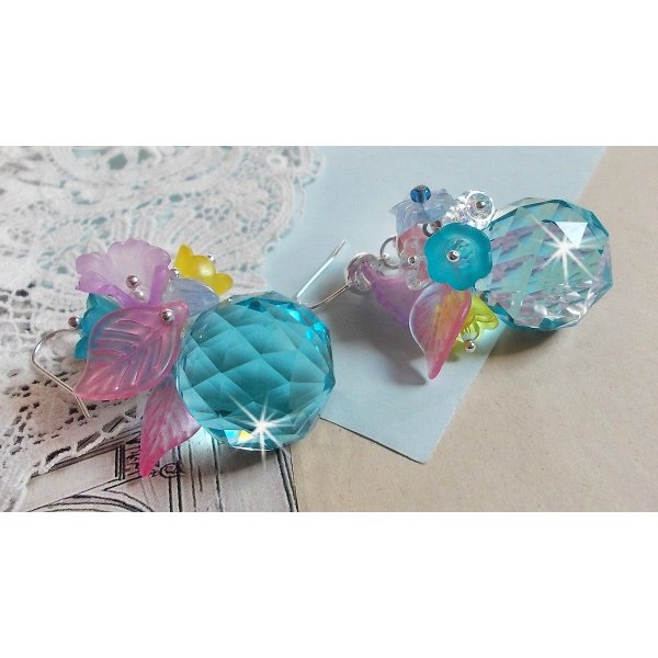 BO blu Ondine creato con cristalli Swarovki e fiori di resina rosa