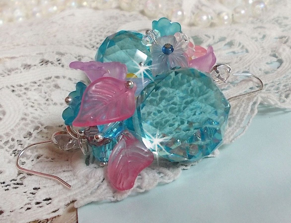 BO blu Ondine creato con cristalli Swarovki e fiori di resina rosa