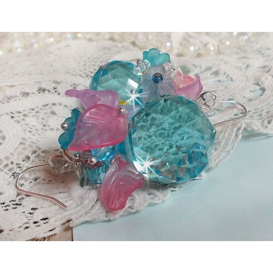 BO blu Ondine creato con cristalli Swarovki e fiori di resina rosa