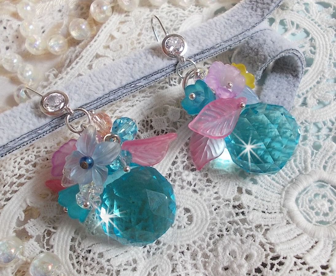 BO blu Ondine creato con cristalli Swarovki e fiori di resina rosa