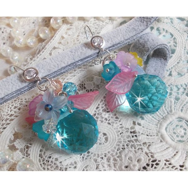 BO blu Ondine creato con cristalli Swarovki e fiori di resina rosa