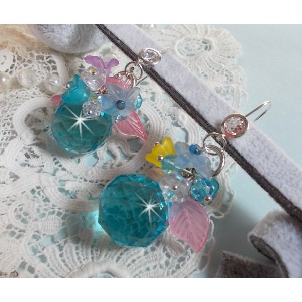 BO blu Ondine creato con cristalli Swarovki e fiori di resina rosa