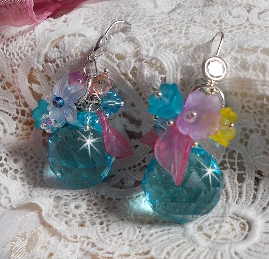 BO blu Ondine creato con cristalli Swarovki e fiori di resina rosa