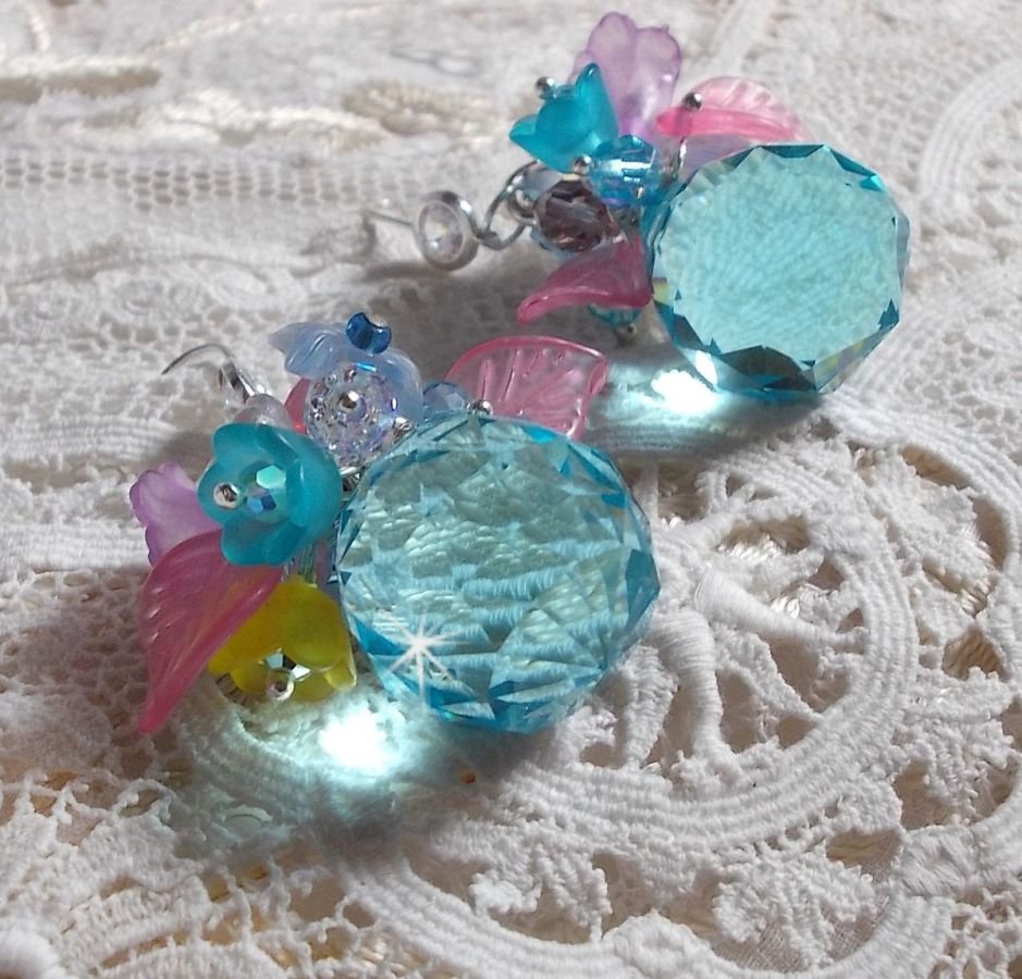 BO blu Ondine creato con cristalli Swarovki e fiori di resina rosa