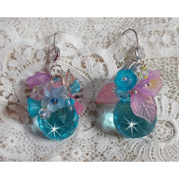 BO blu Ondine creato con cristalli Swarovki e fiori di resina rosa