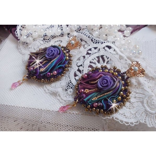 BO La Passionn&eacute;e de Venise brod&eacute;es avec un ruban de soie Purple, des Cristaux de Swarovski et des rocailles Miyuki