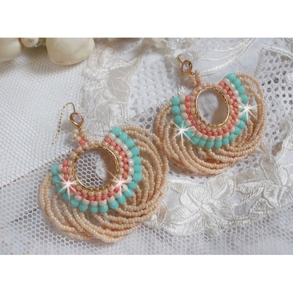 BO Ronde de Perles create con le rocailles e le facettes in vetro di Boh&egrave;me