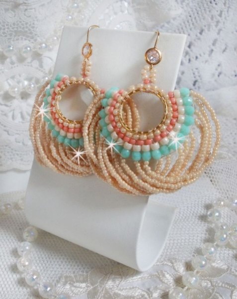 BO Ronde de Perles create con le rocailles e le facettes in vetro di Boh&egrave;me