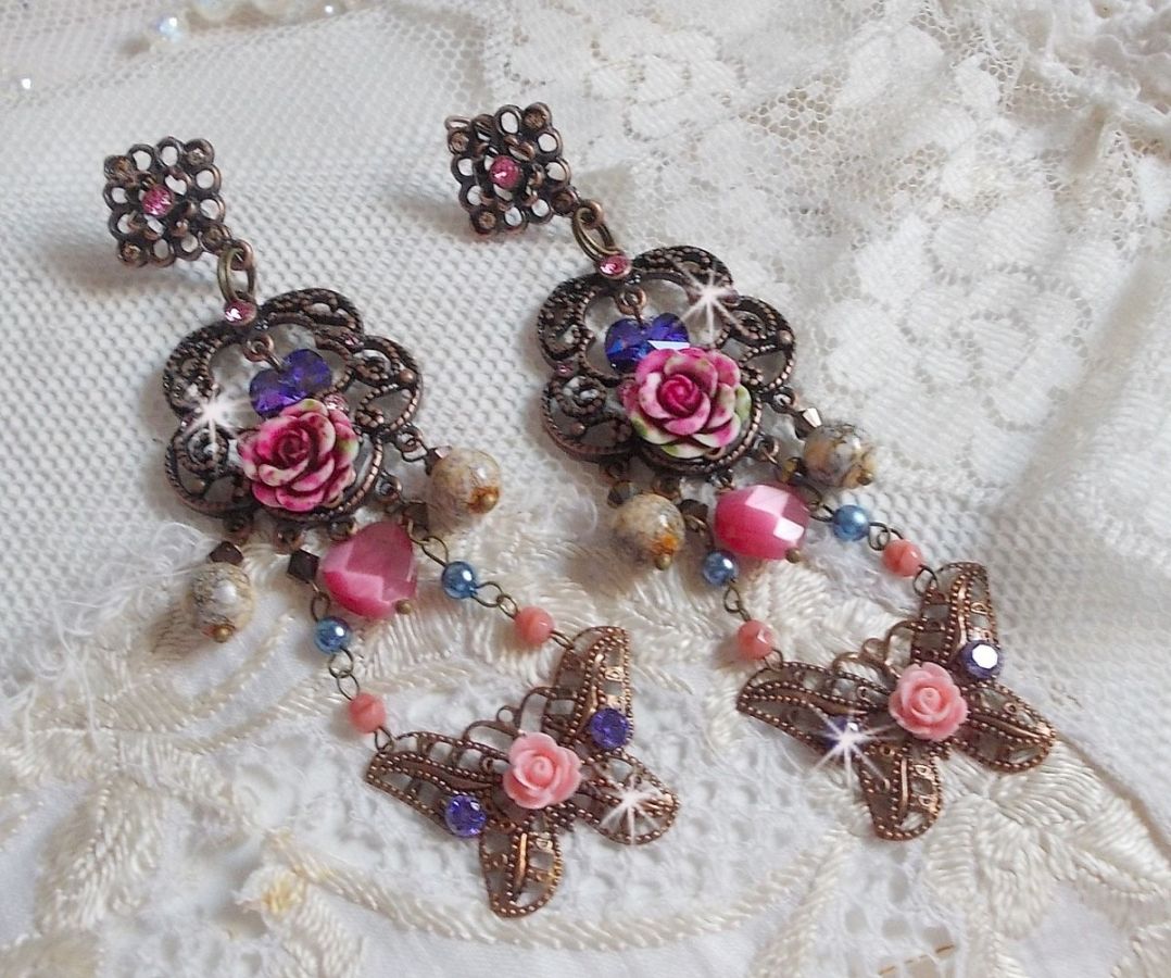 BO Roses and Butterfly con queste dolci stampe di fiori e farfalle, perline di vetro cat eye e sfaccettature di marmo rosa