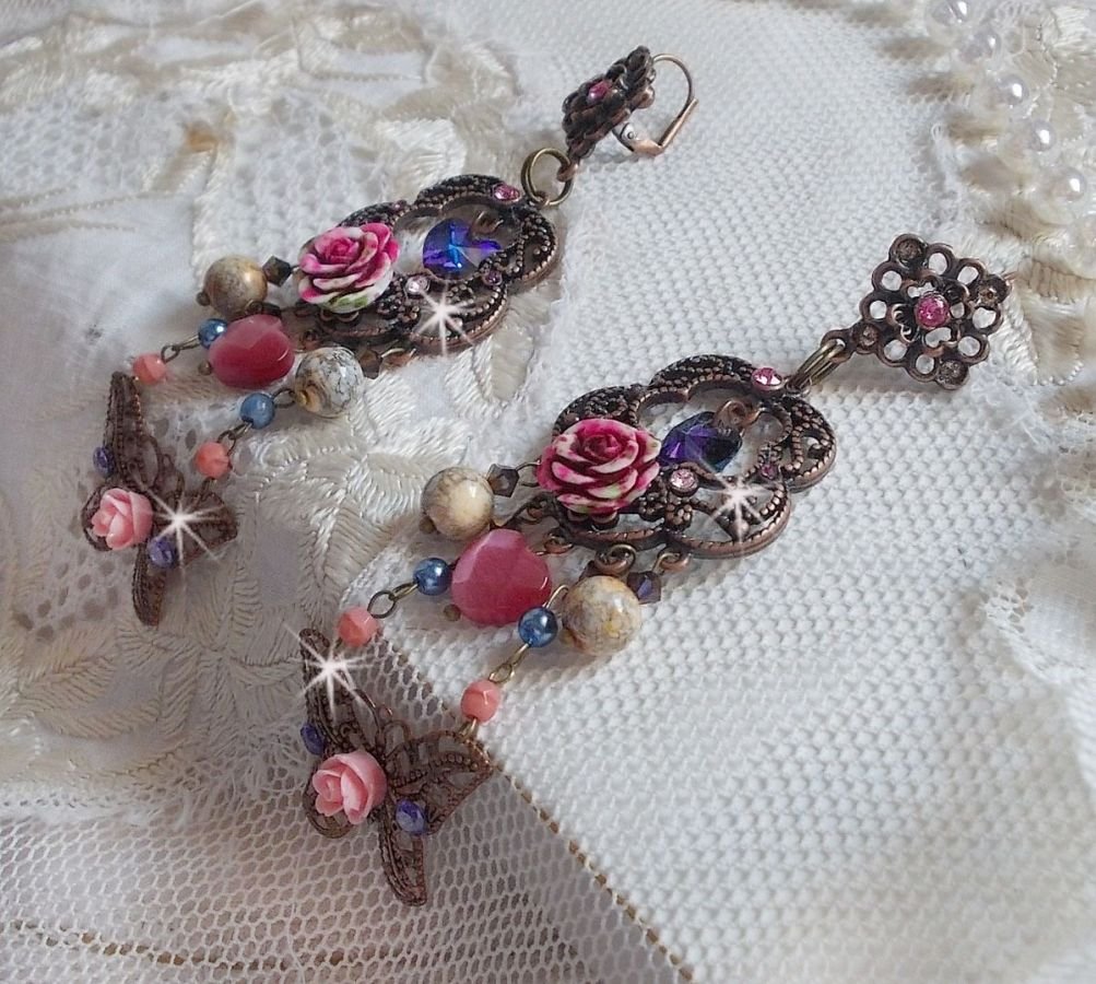 BO Roses and Butterfly con queste dolci stampe di fiori e farfalle, perline di vetro cat eye e sfaccettature di marmo rosa