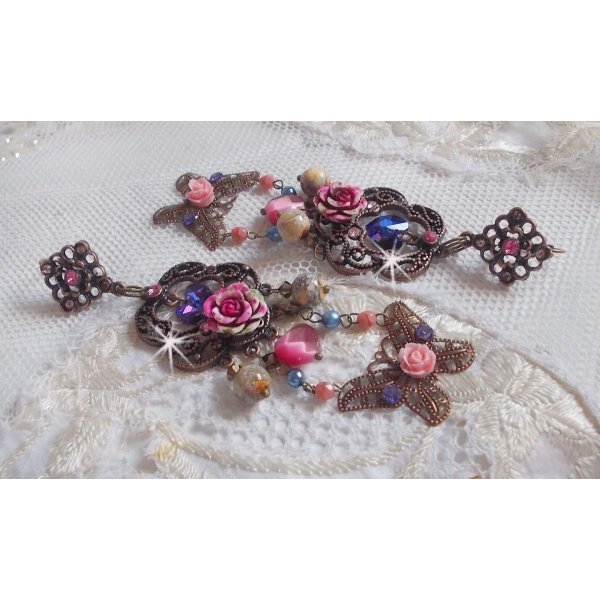 BO Roses and Butterfly con queste dolci stampe di fiori e farfalle, perline di vetro cat eye e sfaccettature di marmo rosa