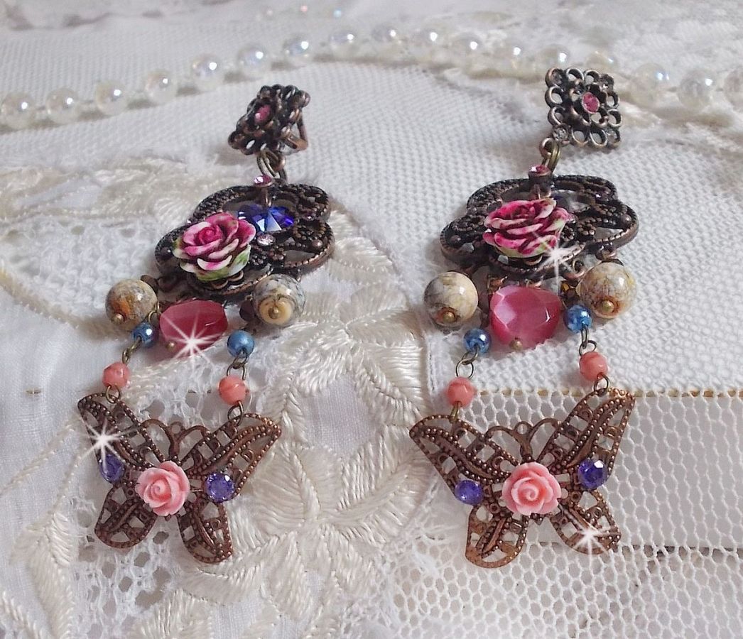 BO Roses and Butterfly con queste dolci stampe di fiori e farfalle, perline di vetro cat eye e sfaccettature di marmo rosa