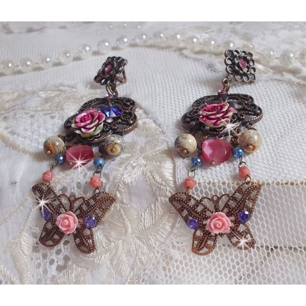 BO Roses and Butterfly con queste dolci stampe di fiori e farfalle, perline di vetro cat eye e sfaccettature di marmo rosa