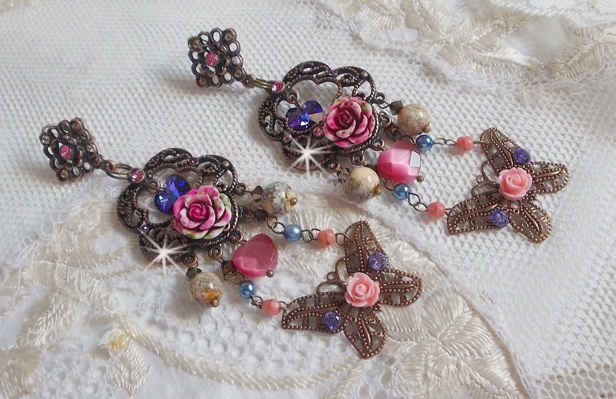 BO Roses and Butterfly con queste dolci stampe di fiori e farfalle, perline di vetro cat eye e sfaccettature di marmo rosa