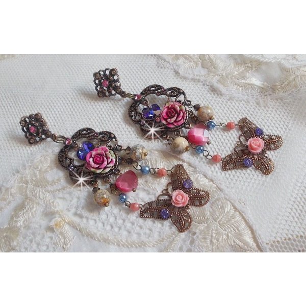 BO Roses and Butterfly con queste dolci stampe di fiori e farfalle, perline di vetro cat eye e sfaccettature di marmo rosa