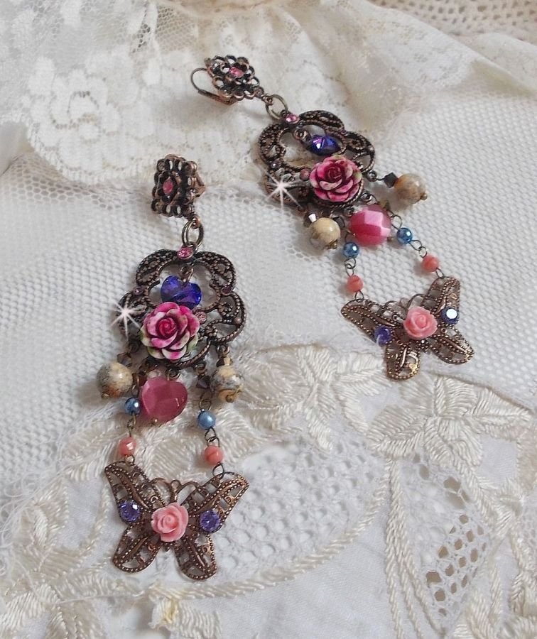 BO Roses and Butterfly con queste dolci stampe di fiori e farfalle, perline di vetro cat eye e sfaccettature di marmo rosa
