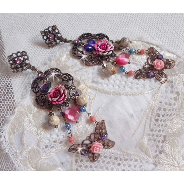 BO Roses and Butterfly con queste dolci stampe di fiori e farfalle, perline di vetro cat eye e sfaccettature di marmo rosa