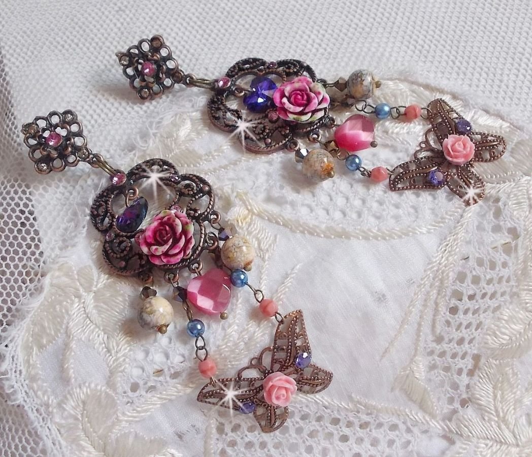 BO Roses and Butterfly con queste dolci stampe di fiori e farfalle, perline di vetro cat eye e sfaccettature di marmo rosa