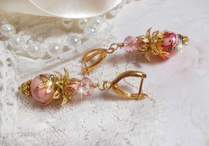 BO Rosy mont&eacute;es avec perles en c&eacute;ramique, verre, Cristal de Swarovski et dormeuses en laiton