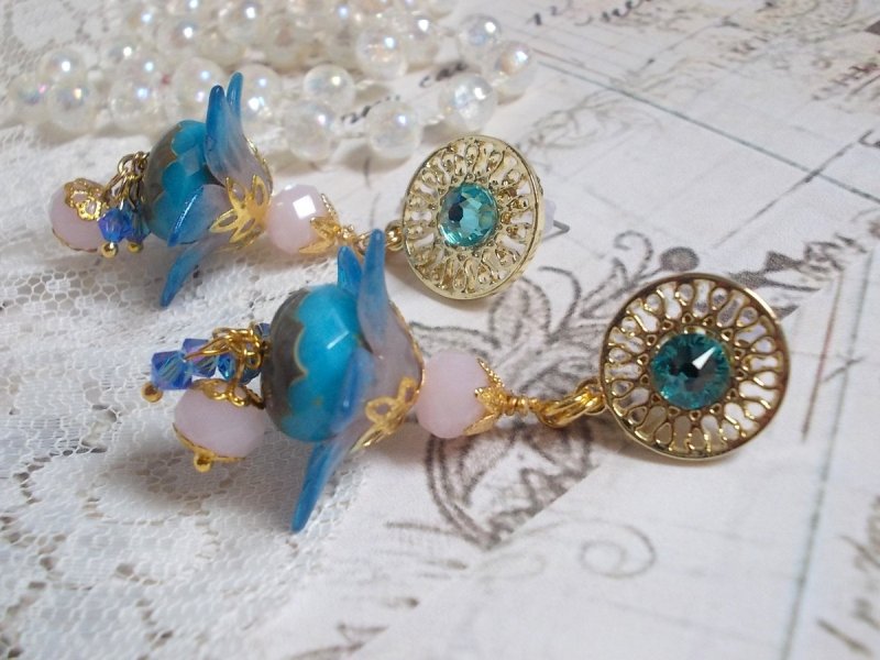 BO Saphir Scintillant mont&eacute;es avec perles potirons verre de boh&egrave;me, fleurs Frosted et Cristaux Swarovski