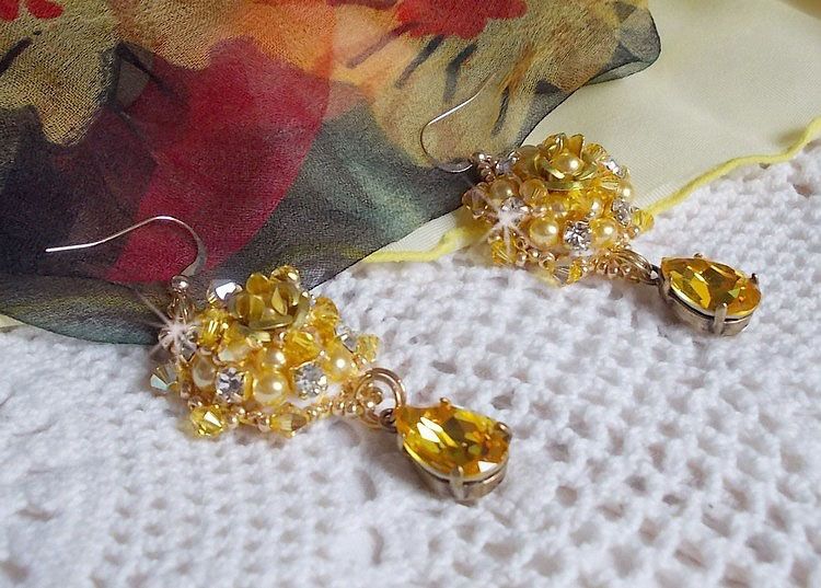 BO Sunflower Gold ricamato con cristalli Swarovski, rose in metallo e perline Miyuki