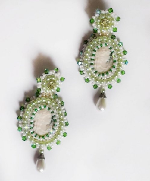 BO S&eacute;duction Charme victoriennes brod&eacute;es avec des cabochons fait main en r&eacute;sine portrait de femme